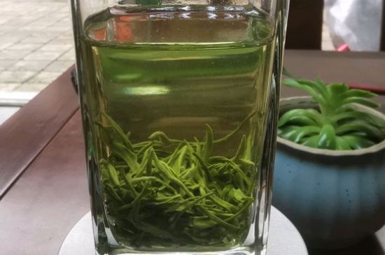 綠茶放了三年還能喝嗎，綠茶放久了喝了會(huì