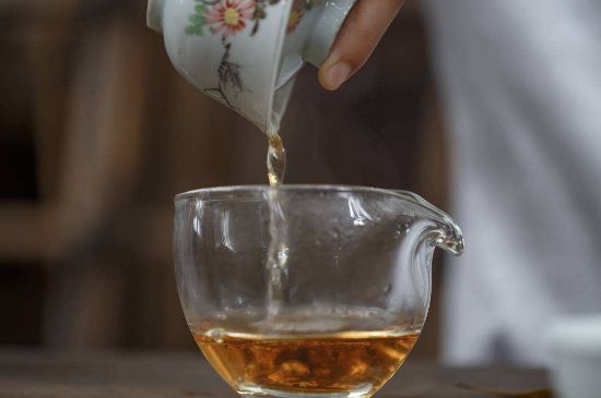 福鼎白茶要喝老的嗎，為什么喝白茶要喝老茶存新茶？