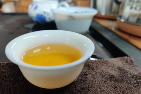 蜜蘭香好還是鴨屎香好，鳳凰單叢茶蜜蘭香和鴨屎香特點(diǎn)有哪些？