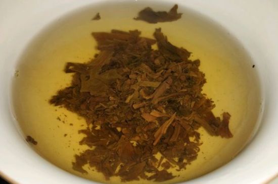 女人喝紅茶好還是喝普洱茶好，普洱茶和紅茶哪個(gè)適合女人喝