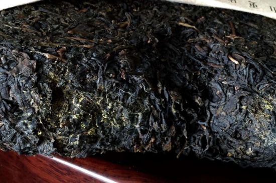 伏茶里的金花是黃曲霉素嗎，金花茯茶里的是什么菌