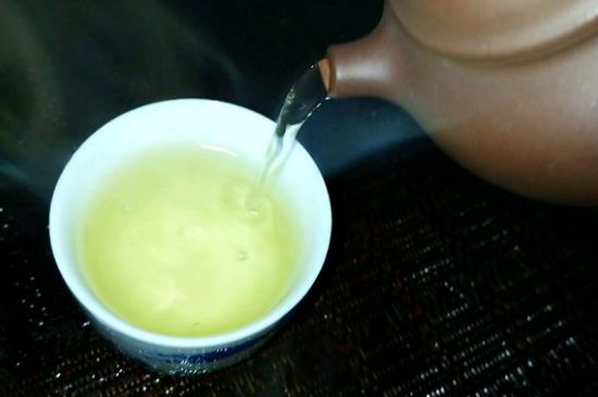 一天什么時(shí)候喝黑茶最好，喝黑茶一天最佳時(shí)間和季節