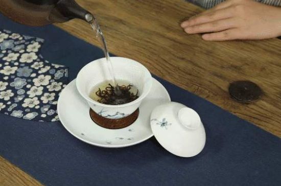 各類(lèi)茶的注水方式，不同的茶泡茶時(shí)怎么注水