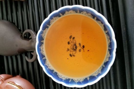 大紅袍第一泡要倒掉嗎，洗茶水需倒掉但第一泡出湯