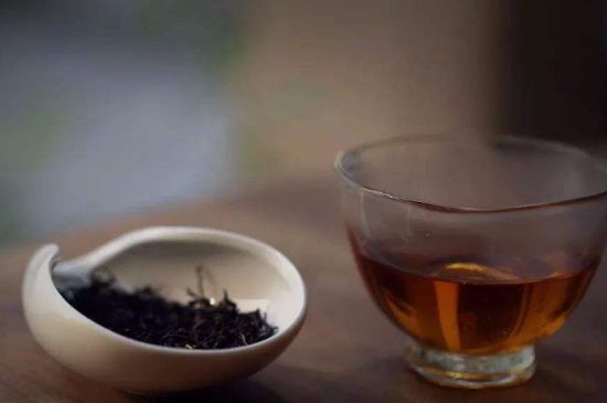 泡好的茶水放冰箱能保存多久，泡好的茶冷藏放多久？