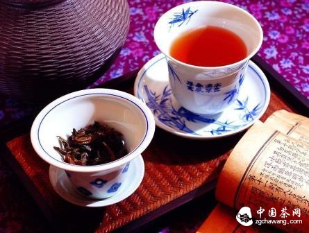 泡紅茶分為“清飲法”和“調飲法”