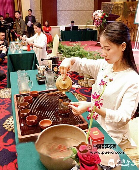 宜興湖滏鎮舉辦斗茶活動(dòng) 誕生紅茶王和綠茶王