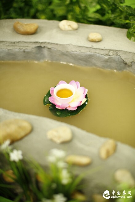 2、曲水流觴一杯茶