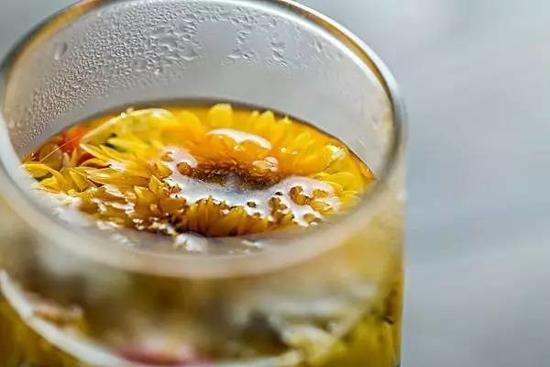 “夏喝綠 冬喝紅”？這5種茶才最適合夏天